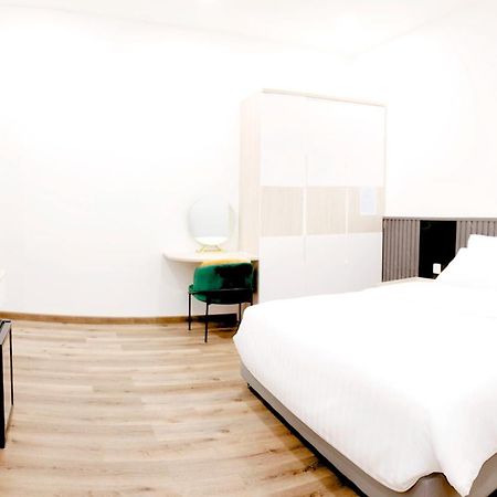 Hera Hostel Chau Doc Exteriör bild